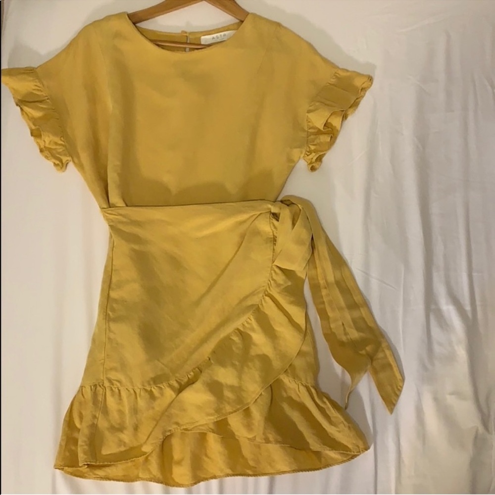 ASTR light yellow dress